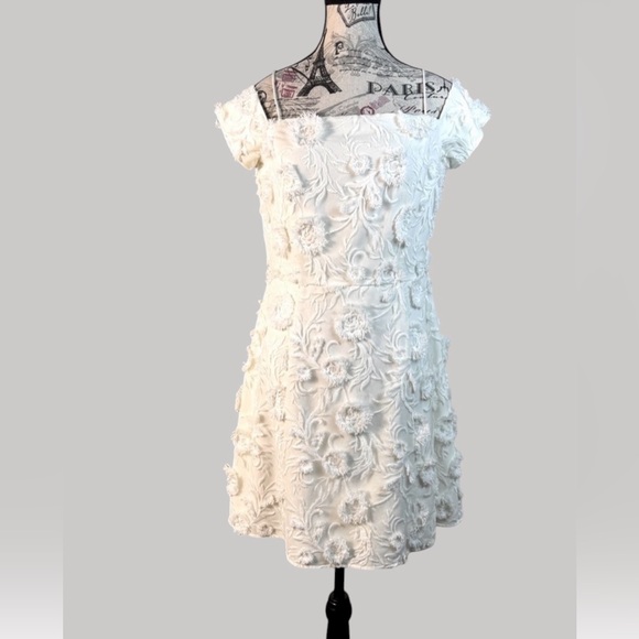 Gianni Bini Dresses & Skirts - Gianni Bini White Threaded Floral Dress Size 6 Off-Shoulder Festive Bridal Style